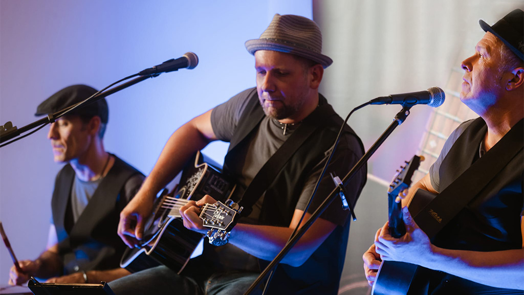 Sunny James - Irish Pub in Dornbirn // BASIC – Acoustic Covers